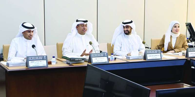 
جانب من اجتماع اللجنة التعليمية
