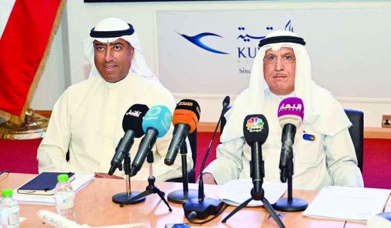 
الدخان ورزوقي خلال المؤتمر الصحافي	 (تصوير سعود سالم)
