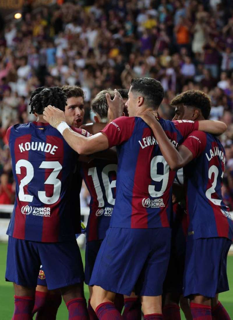 فرحة الفوز بالهدف الأول لبرشلونة 