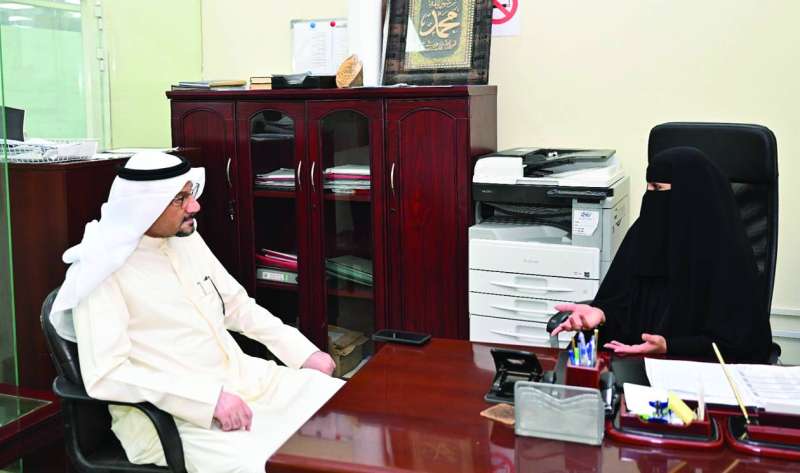 
المطيري متحدثة للزميل ناصر الفرحان