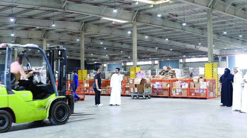 
نقل الكتب من المخازن إلى المدارس في المناطق التعليمية
