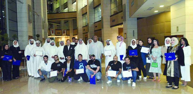 المكرّمون في لقطة جماعية	(تصوير نايف العقلة)