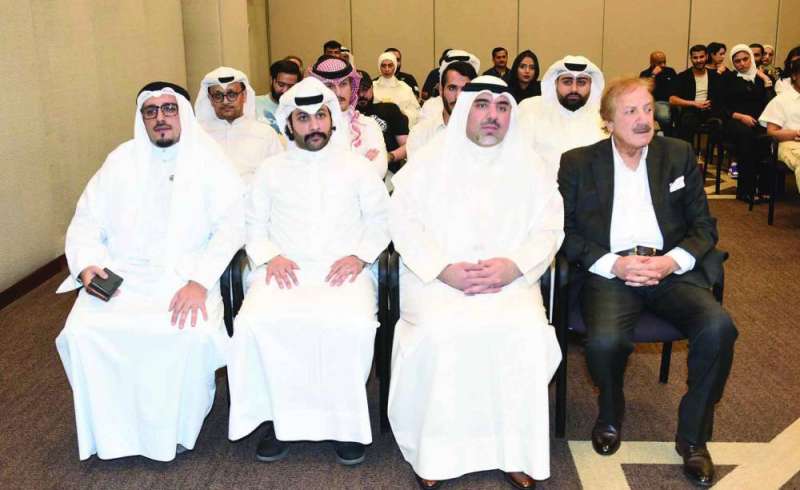 الزامل يتوسط المنصور وميثم بدر