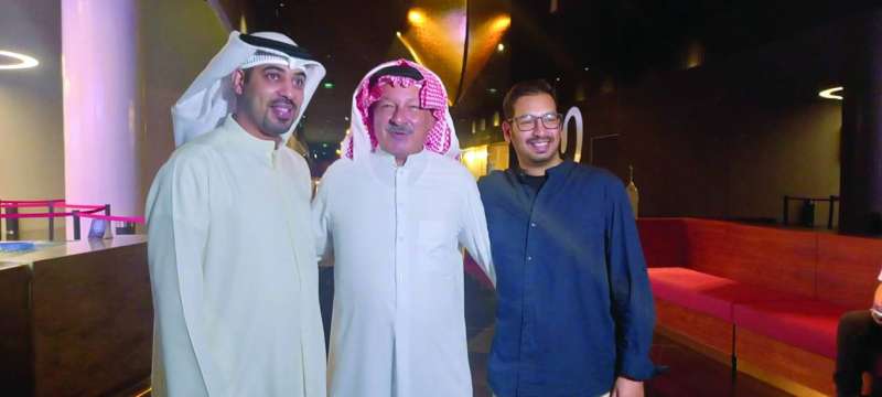 أحمد السلمان يتوسط الخضري والمحيطيب 