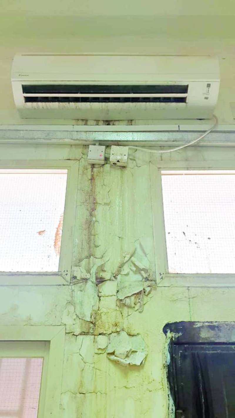 أوضاع متهالكة لبعض الوحدات المنفصلة في المدارس