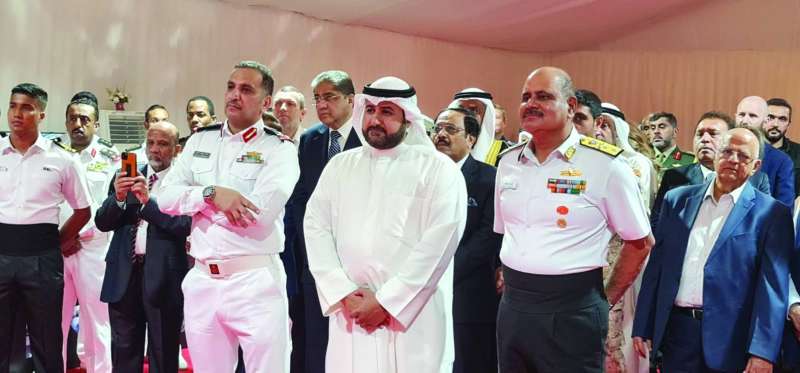 
وكيل وزارة الدفاع وممثل قائد القوة البحرية مع قائد المدمرة وعدد من الحضور
