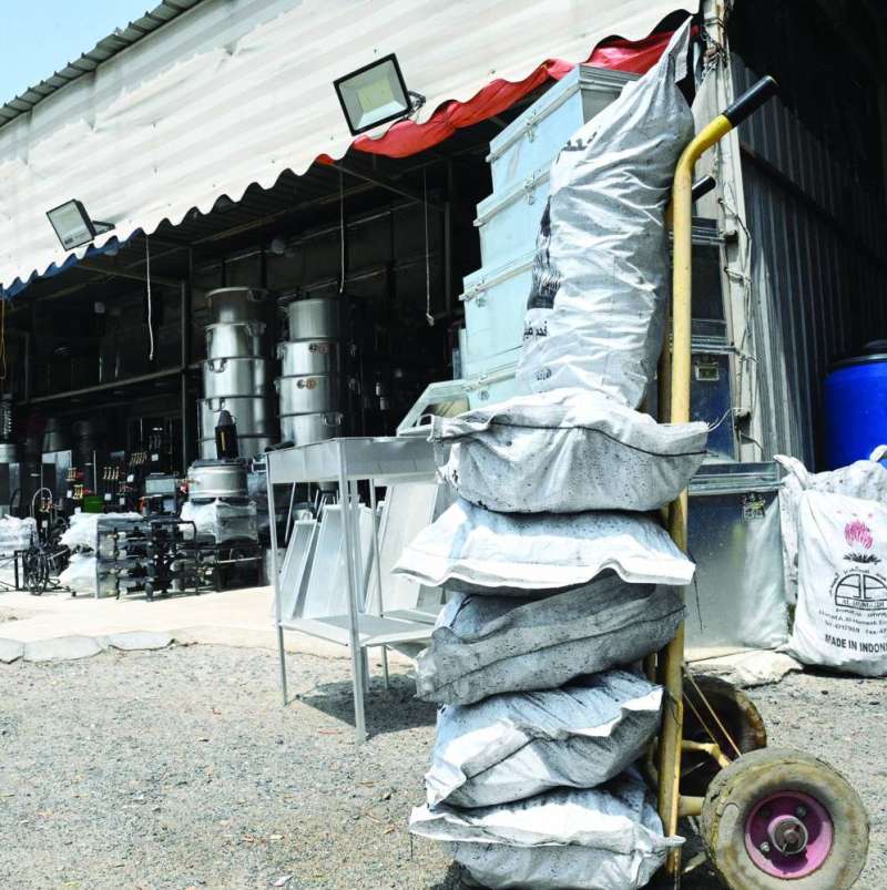 التعويل على الموسم الشتوي لازدهار مبيعات الفحم 	(تصوير نايف العقلة) 