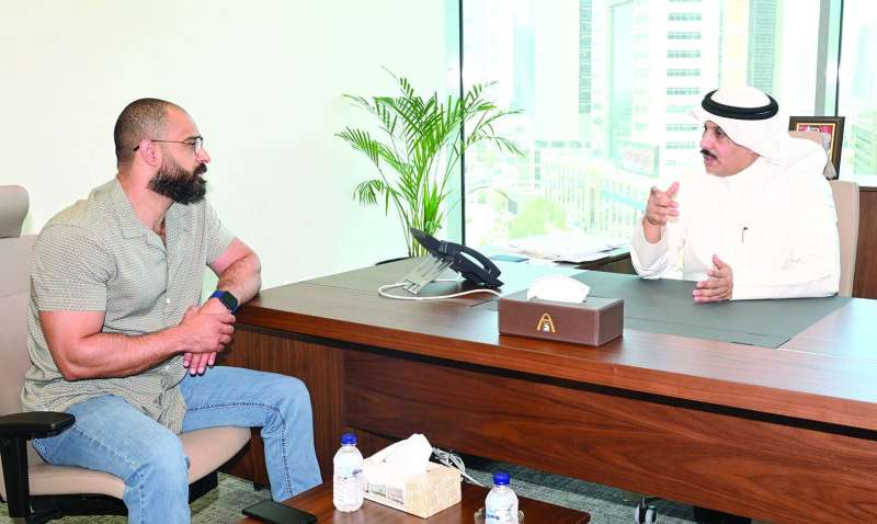 
الهذال متحدثاً للزميل محمد أنور