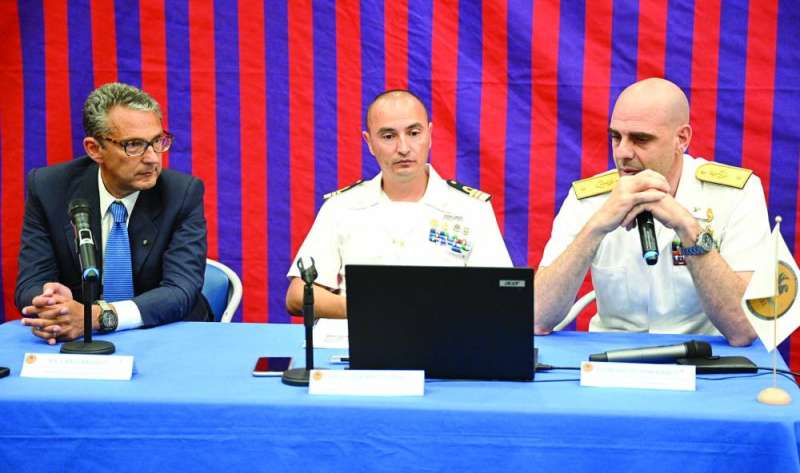 
السفير بالدوتشي والعميد ببيانكو والمقدم مونو خلال المؤتمر الصحافي
