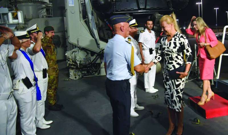 قادة السفينة في استقبال الديبلوماسيين