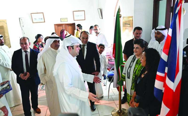 دشتي يشرح محتويات معرضه 