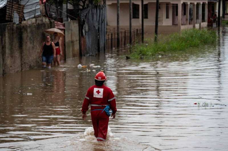 شارع غمرته المياه في كوبا بسبب الإعصار إداليا 