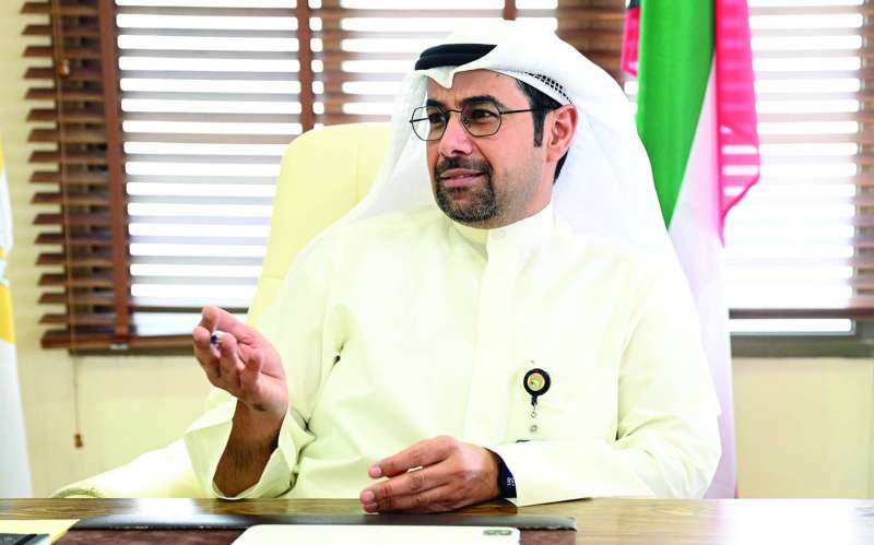 
مدير عام البلدية خلال اللقاء