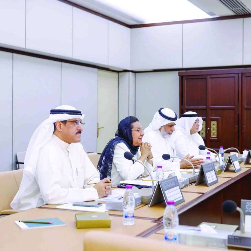 
وزير التعليم بالوكالة وقيادات تربوية خلال مشاركتهم في الاجتماع
