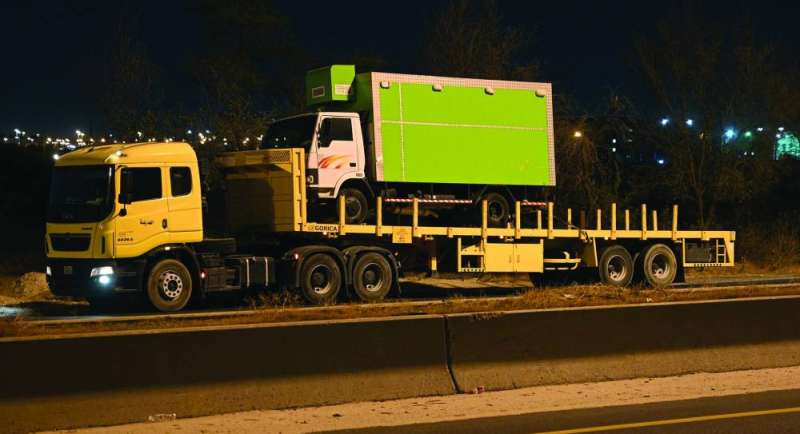 
نقل بقالة مخالفة إلى الحجز