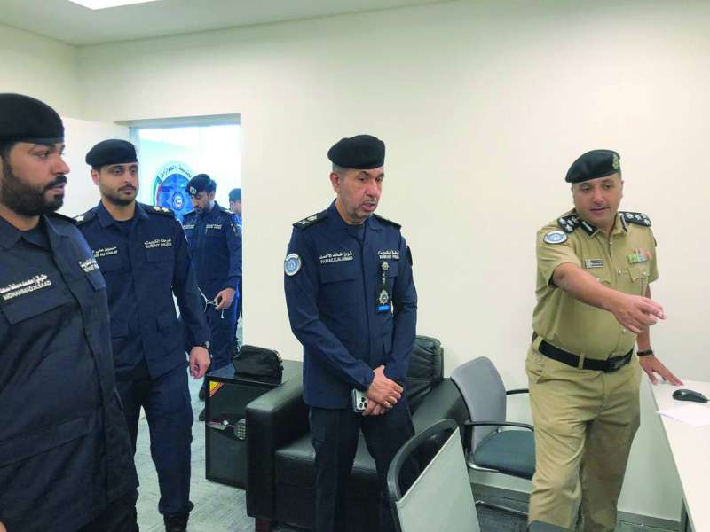 
اللواء الشيخ فواز الخالد خلال متابعته الإجراءات