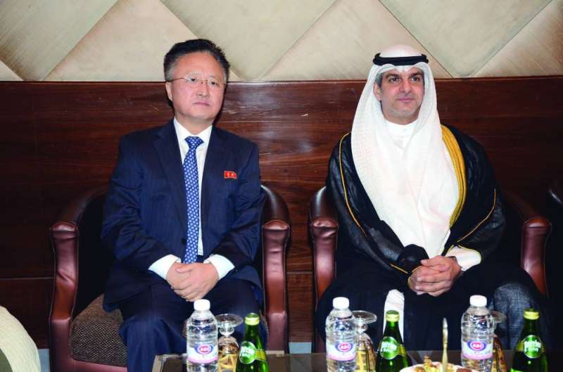 
خالد الياسين مع القائم بأعمال كوريا الشمالية