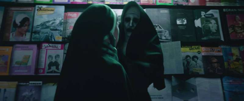 
مشهد كشك الصحف والمجلات
