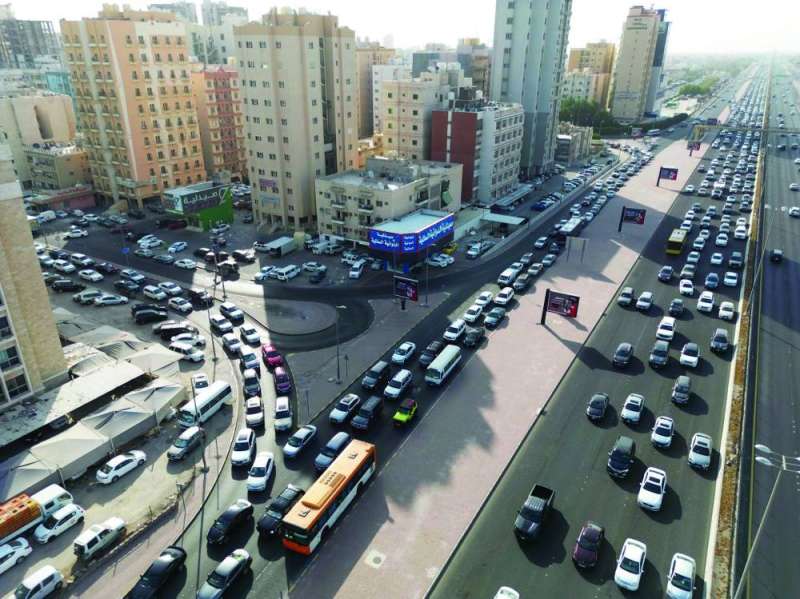 
ازدحامات محدودة مع عودة دوام المعلمين والإدارة	(تصوير أسعد عبدالله)