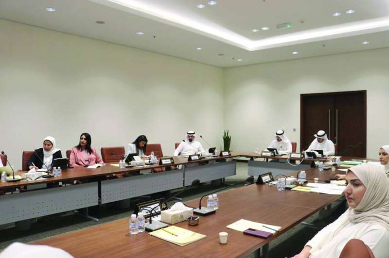 جانب من اجتماع اللجنة القانونية والمالية