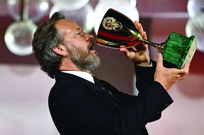 بيتر سارسغارد فرح بـ«أفضل ممثل»