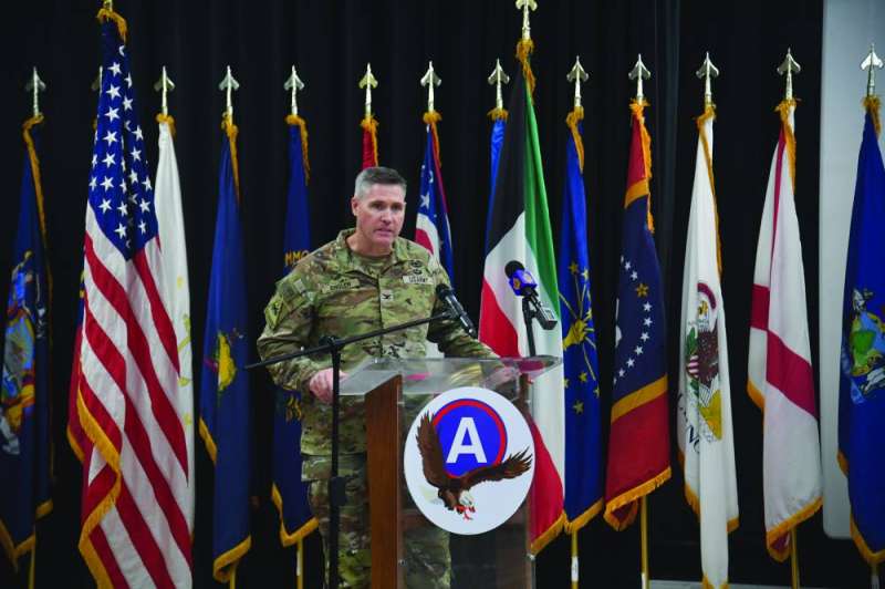  العقيد انسلن متحدثاً في الاحتفال