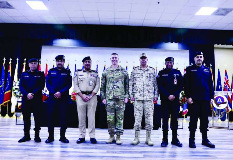 
انسلن متوسطاً ممثلي وزارتي الدفاع والداخلية