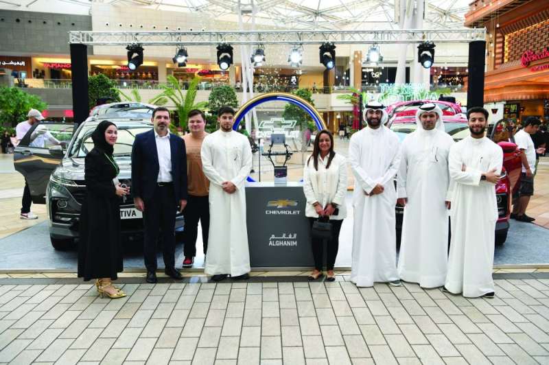 


فريق الشركة في لقطة جماعية
 