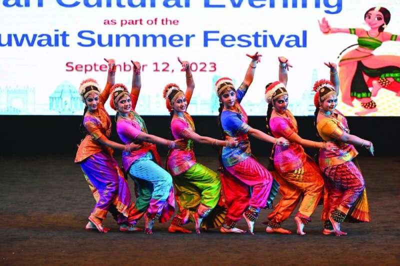 الرقص على حافة الصحن النحاسي 