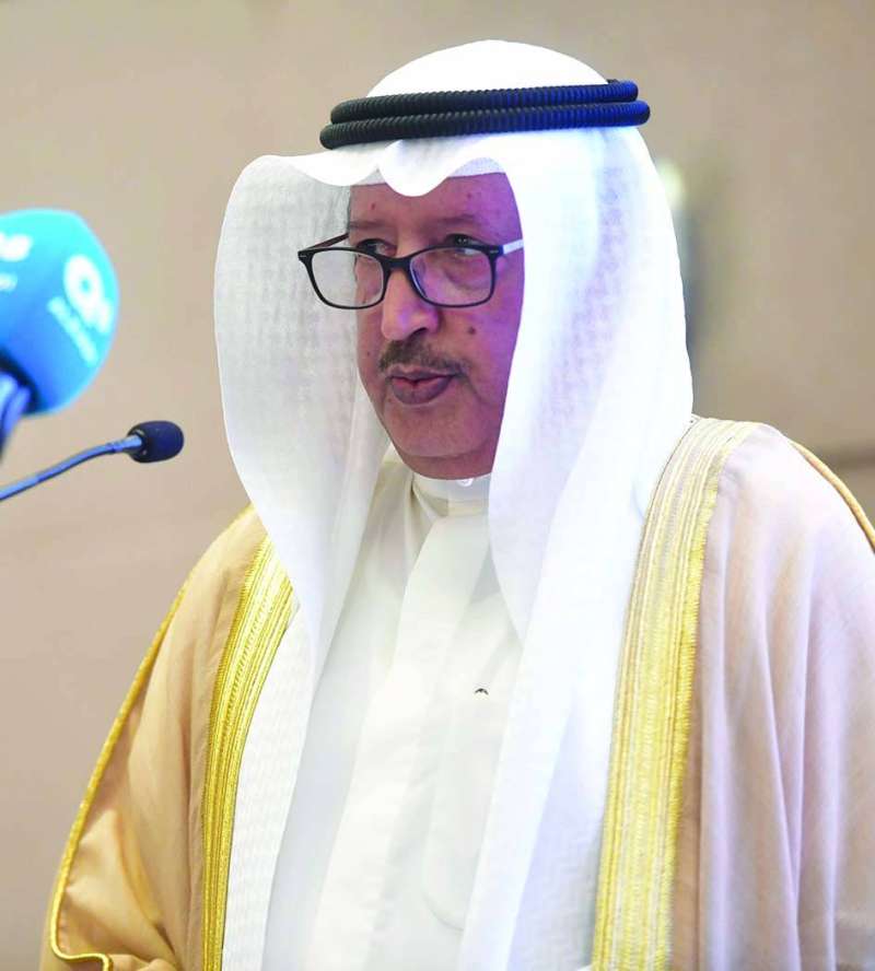 الرقبة ملقياً كلمته