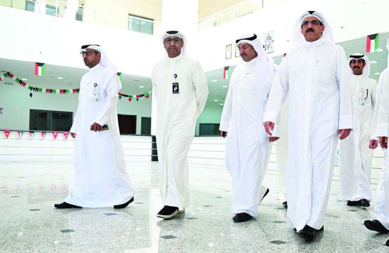 جانب من جولة وزير الكهرباء في المركز 