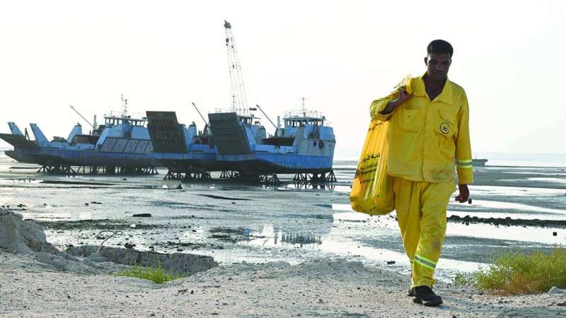 تنظيف شاطئ الدوحة الشرقية