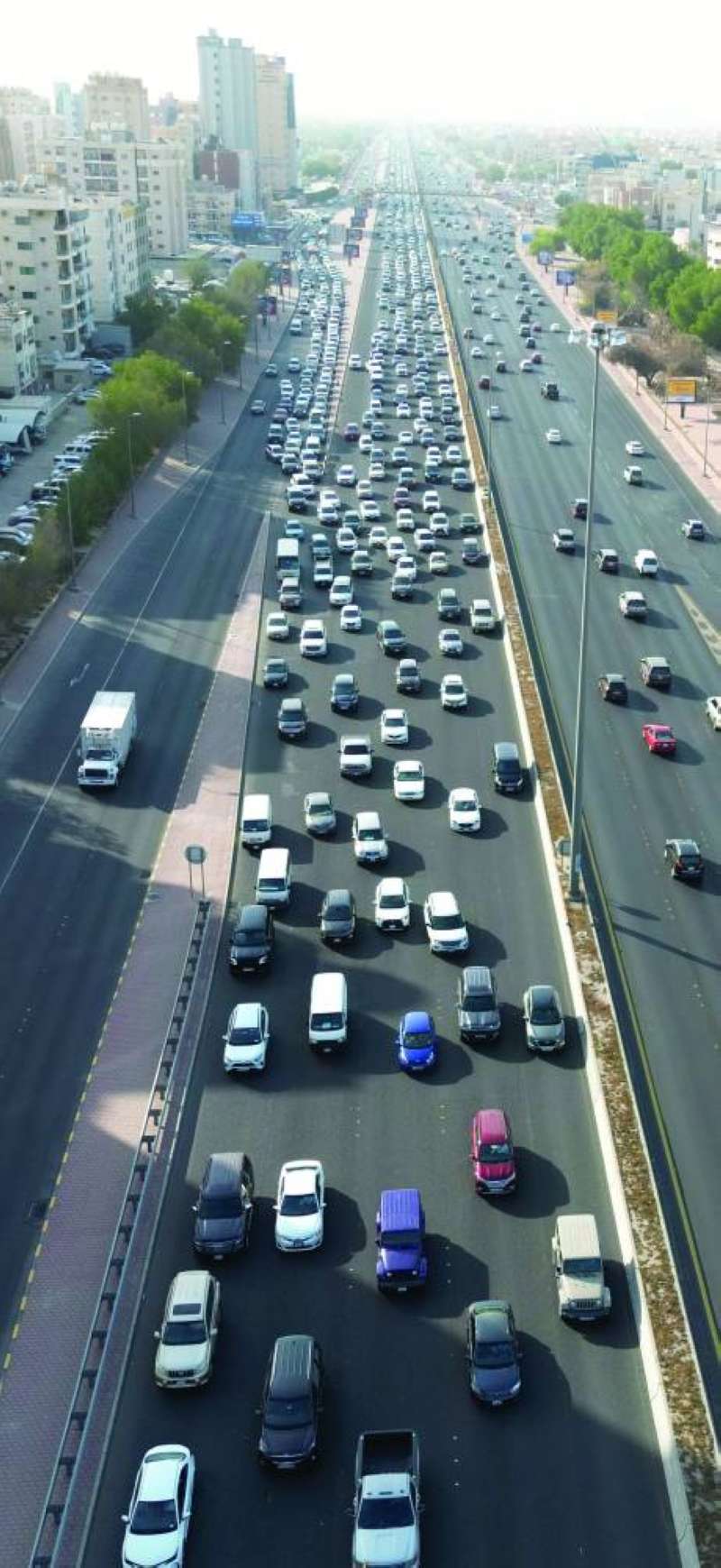 هل تؤدي الإجراءات الجديدة للتخفيف من حدة الزحام في الشوارع؟	 (تصوير أسعد عبدالله) 