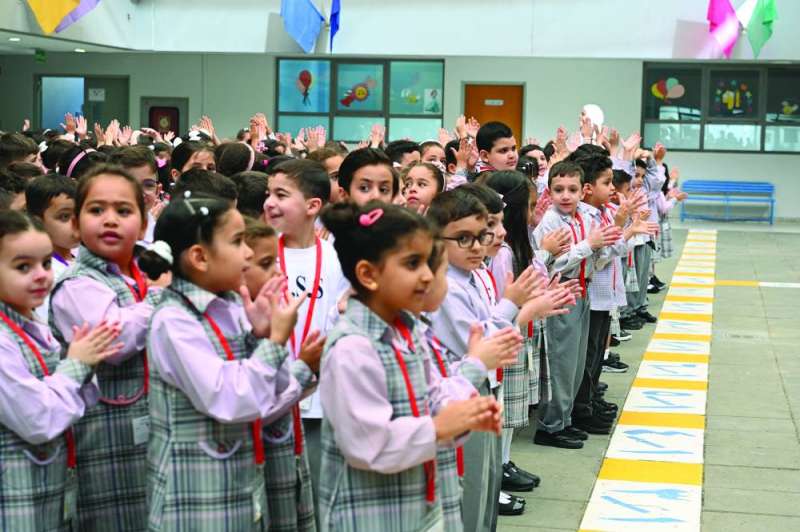  فرحة الأطفال بالعودة إلى المدرسة 	(تصوير أسعد عبدالله) 