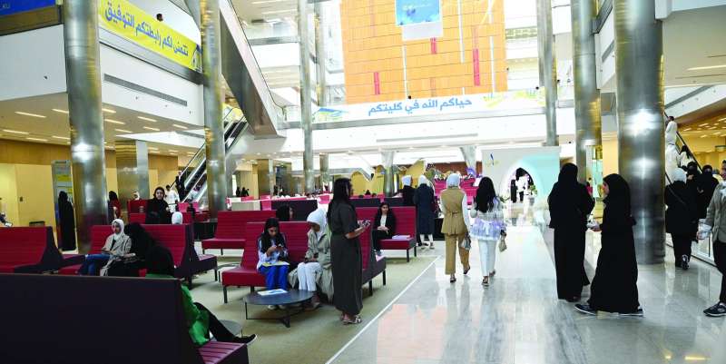 


طلبة داخل الحرم الجامعي في اليوم الأول للدراسة	 (تصوير نايف العقلة) 