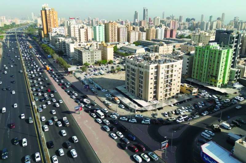 الطرق سالكة... مع كثافة السيارات	 (تصوير أسعد عبدالله) 