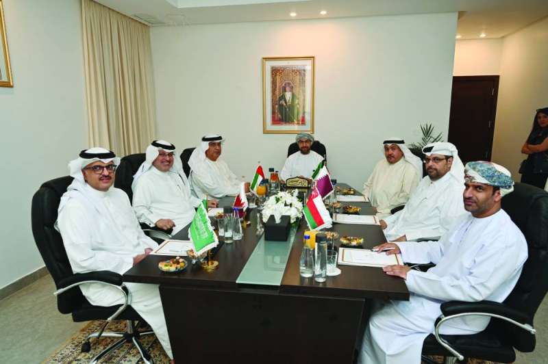 


جانب من الاجتماع	 (تصوير أسعد عبدالله) 