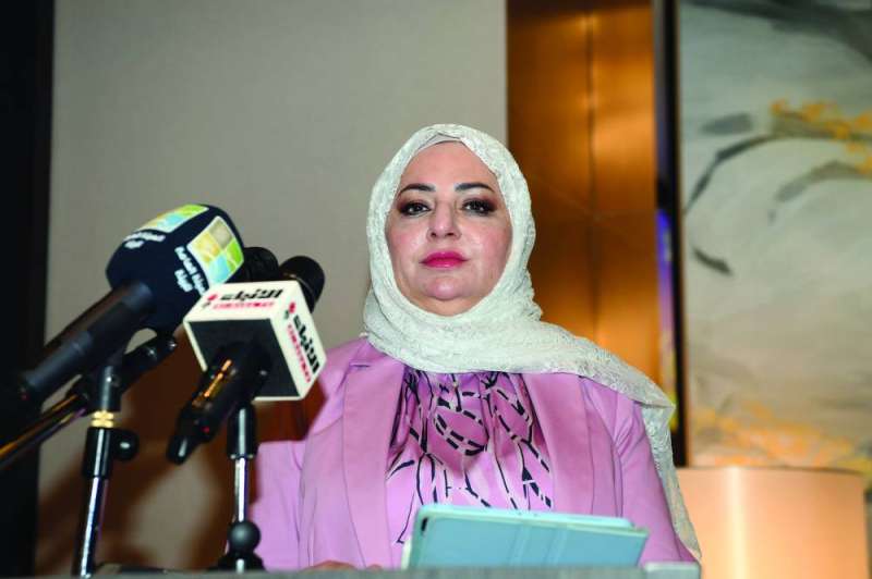 سميرة الكندري ملقية كلمتها