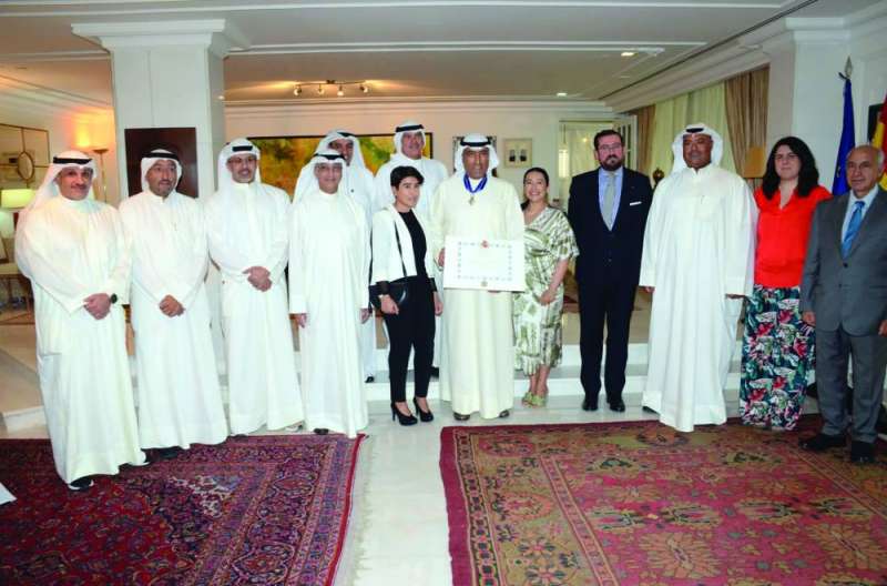 لقطة جماعية للمشاركين في حفل التكريم