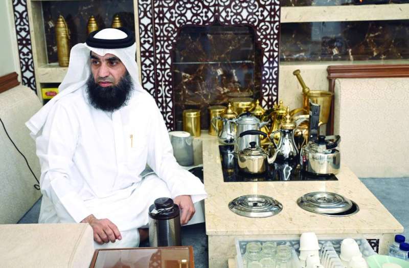 علي العازمي في ديوانه 