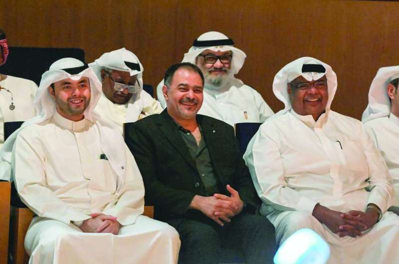 أنور عبدالله وحسين المفيدي من ضمن الحاضرين