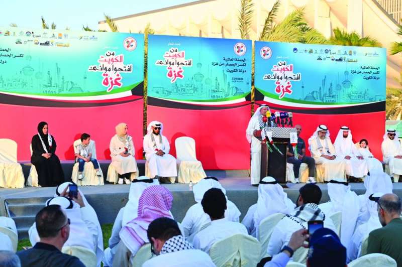 


المتحدثون في الوقفة التضامنية	 (تصوير أسعد عبدالله) 