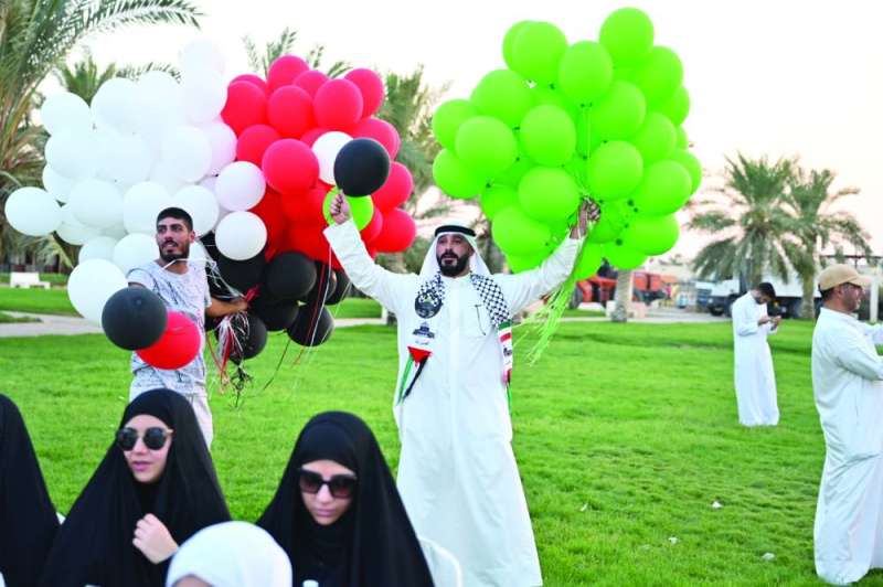 


شابان يشاركان في الوقفة 