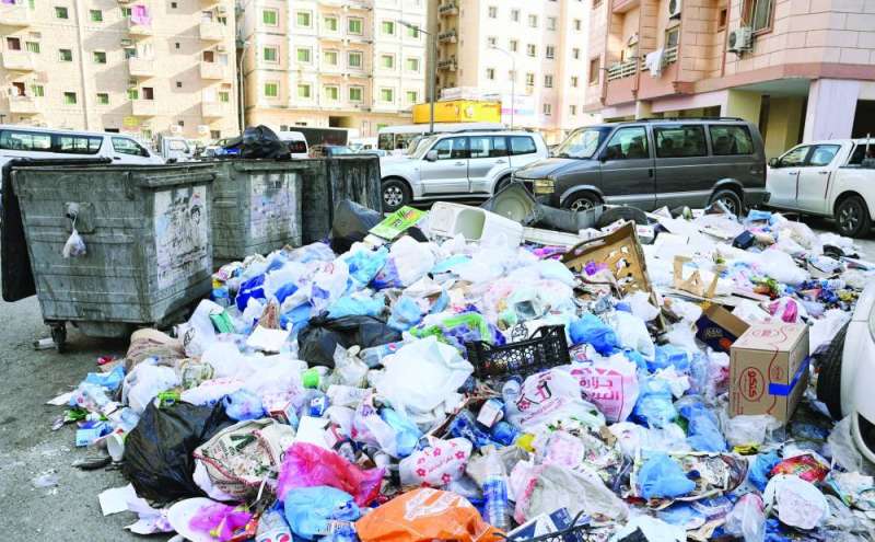 


مناظر مؤذية في مناطق السكن الاستثماري 	 (تصوير نايف العقلة) 