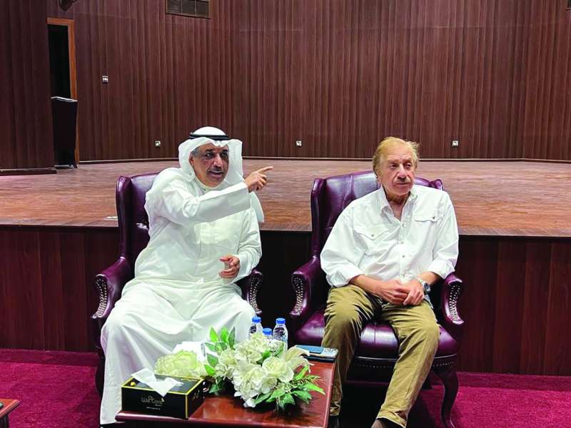 عبدالستار ناجي يردّ على أسئلة المشاركين... بحضور المنصور 