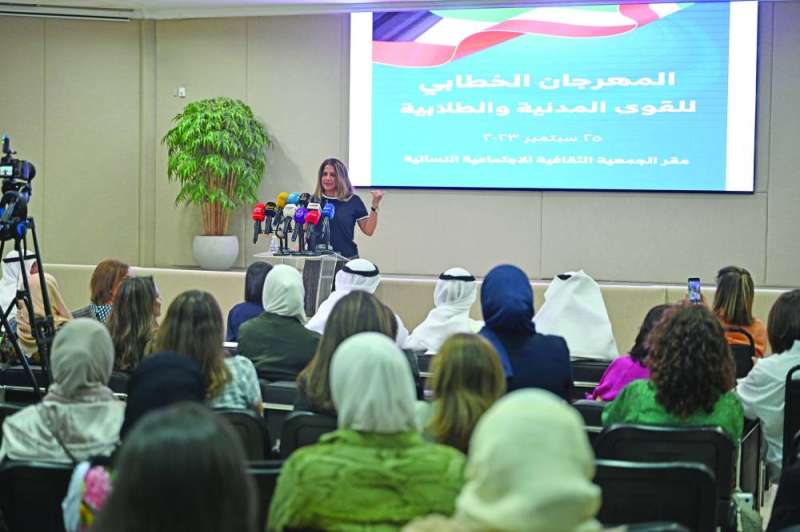 شيخة الجاسم تتحدث في الندوة 	(تصوير أسعد عبدالله) 