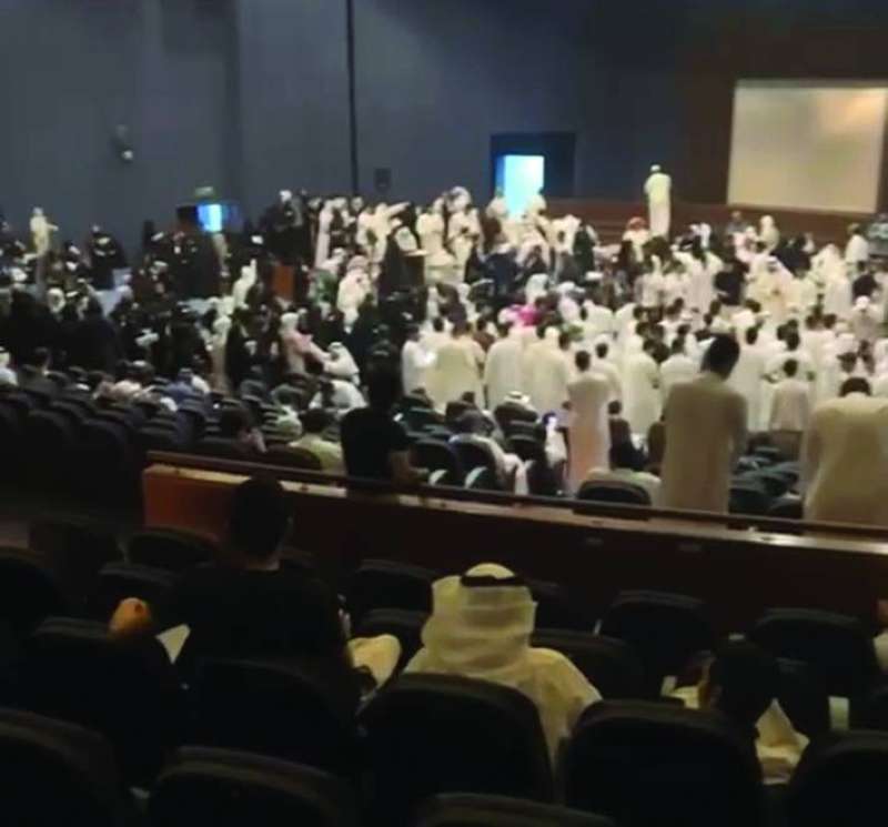 جانب من الفوضى في كلية التربية الأساسية 