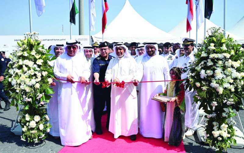 


الشعلة والسفير النيادي خلال تدشين الخط الملاحي على ظهر السفينة الإماراتية 	(تصوير نايف العقلة) 