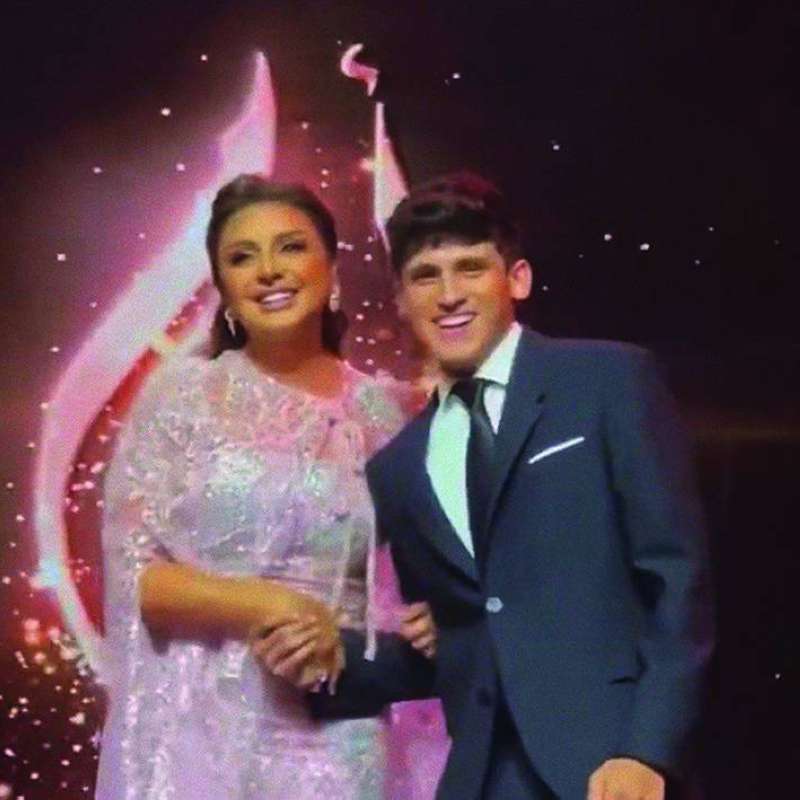 


أنغام مع نجلها عبدالرحمن 