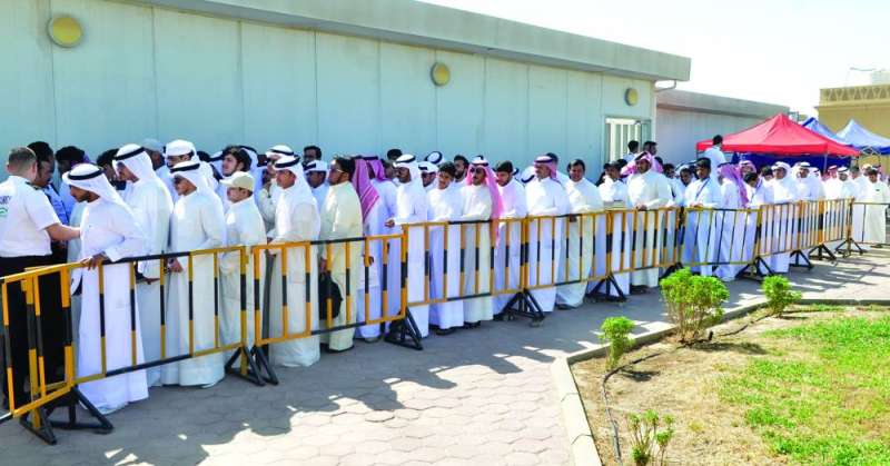 طابور طلابي في انتخابات كلية الشريعة 	(تصوير سعود سالم) 